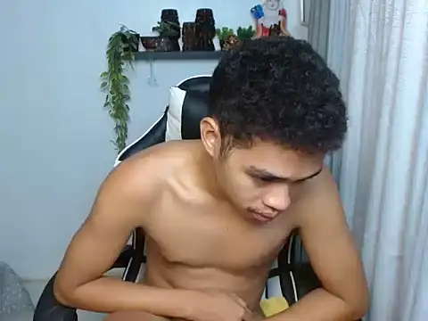 curlyasian_njxx webcam
