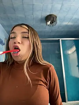 Issa_pink18 live cam preview