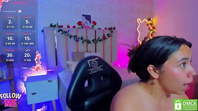 Karla_tay1