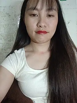 Cherry-squirtt live cam on StripChat