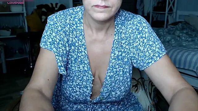 BloomingAllure live cam preview