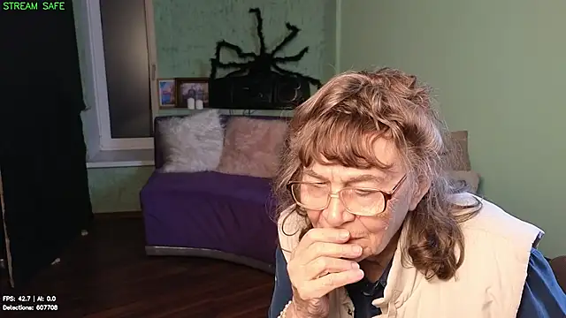 Betty_Brick live cam preview
