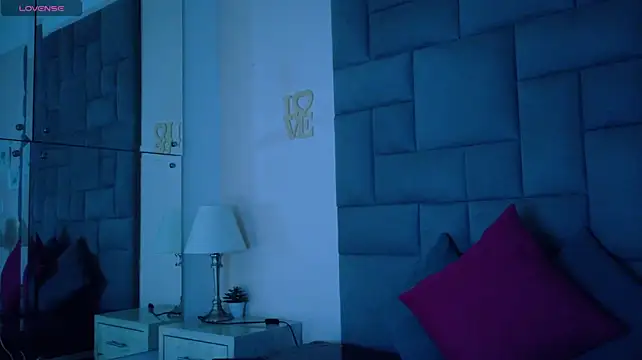 MiiaaVelvett__ live cam preview