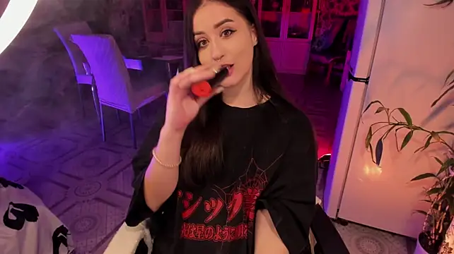 Sserendipityy live cam on StripChat