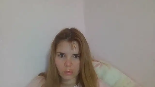 HornyElena live cam on StripChat