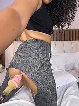Ashleyy23x live cam on StripChat