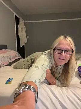 Blondnboujee53 live cam preview
