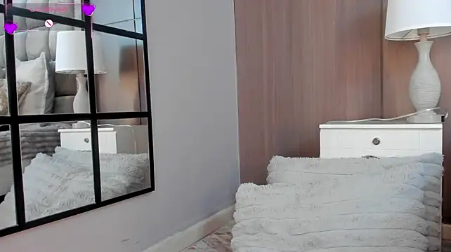 ZaraVesari webcam
