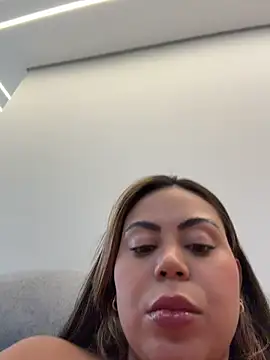 LariiHotWife