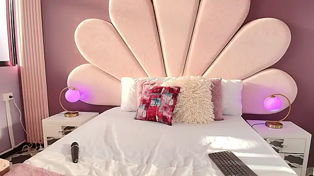 LolaGray__ live cam preview