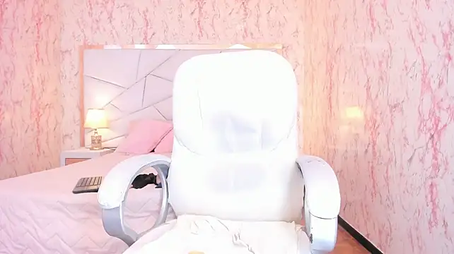 Emily_Whinfre webcam