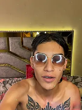AndrewV07 live cam preview