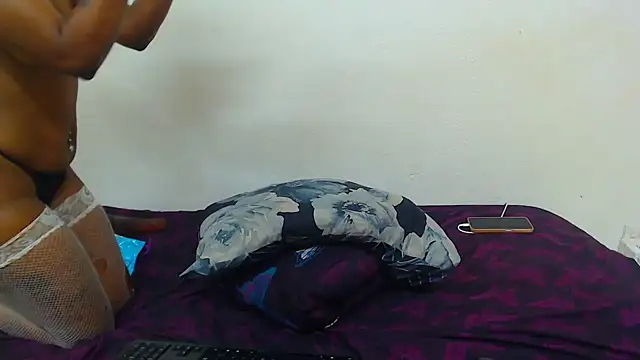 kinkynaghty live cam on StripChat