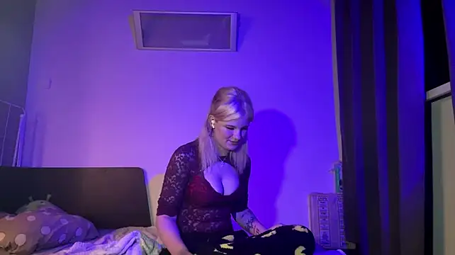 LorineFavaro live cam on StripChat