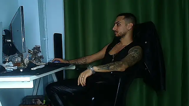 AndrewBanner live cam on StripChat