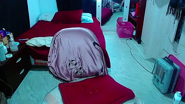 MariamGray1 live cam on StripChat