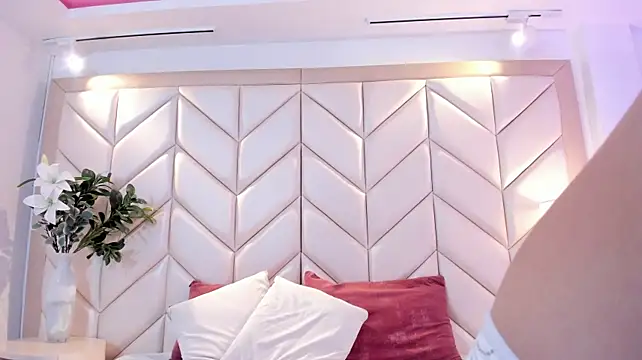 CamilaCastillo live cam on StripChat
