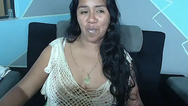 saggil23 live cam on StripChat
