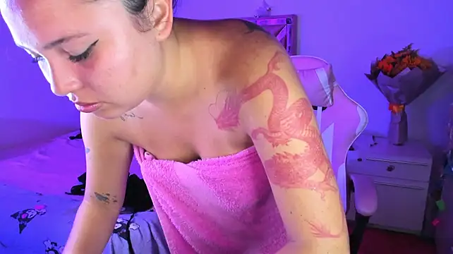 little_emma0 live cam on StripChat