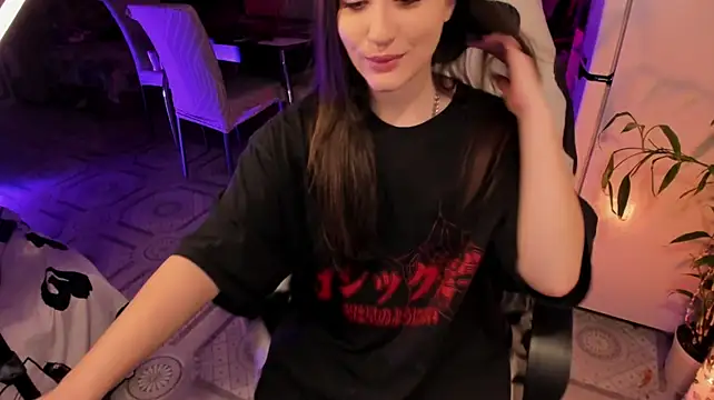 Sserendipityy live cam on StripChat