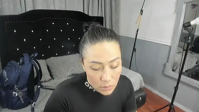 gaby_trent live cam on StripChat