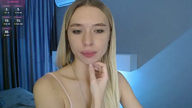 Emily_Hartt live cam on StripChat