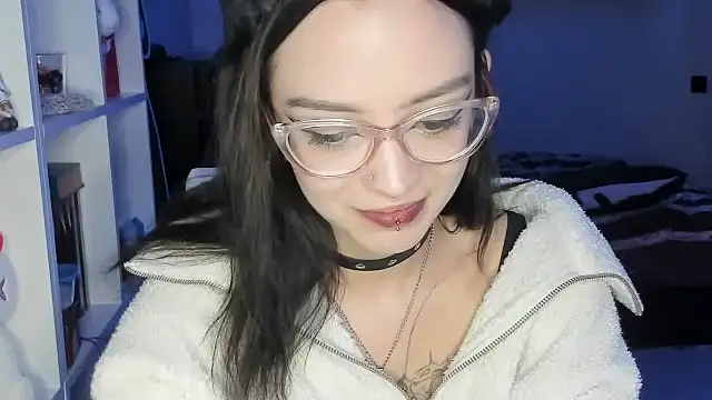 PurrYuna live cam on StripChat