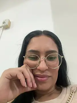saffadinhaa live cam on StripChat