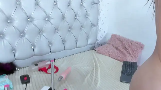 kyle_sarah live cam on StripChat