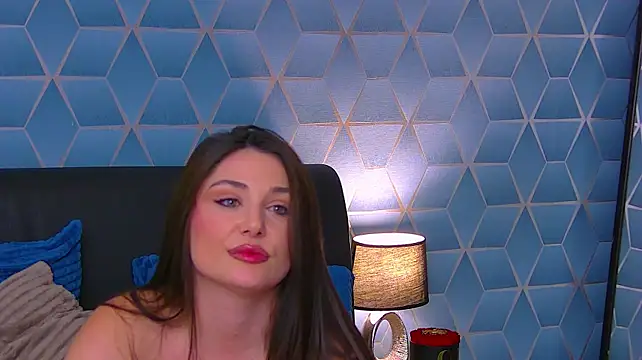 KassieWeins live sex cam