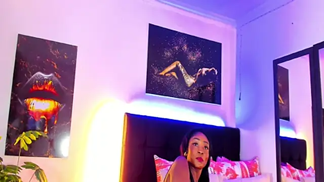KimberlyBanks2 live cam on StripChat