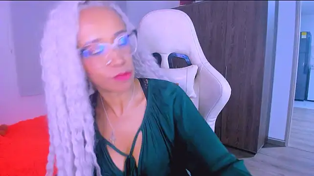 ScarlettMalbec live cam on StripChat