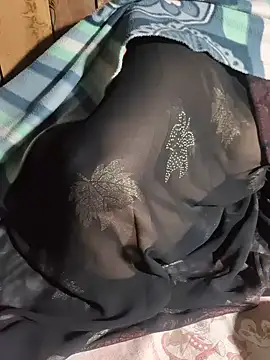 POOJACOUPLE live cam preview