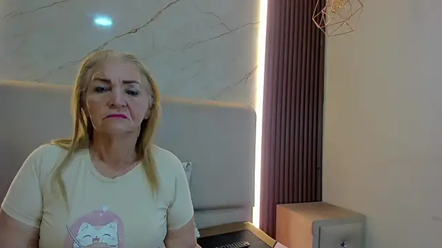 queenstarhy live cam preview