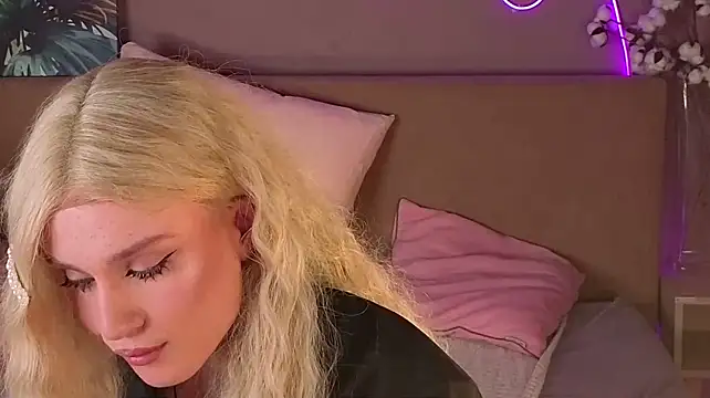 cumboydoll live cam preview