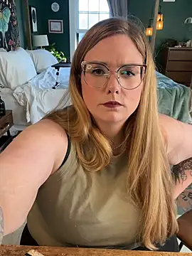 thatcutegirlwtheglasses live cam preview