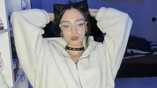 PurrYuna live sex cam
