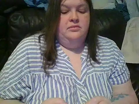 CurvyKirstiesX live cam preview