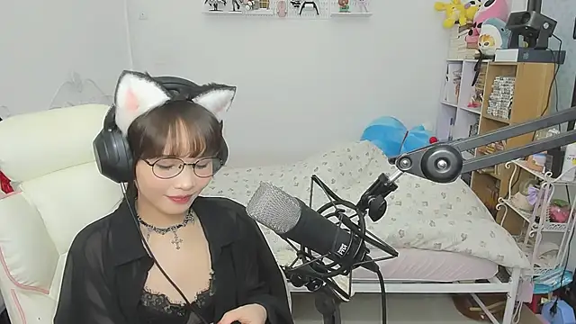 Show in live webcam con NeKo-nEk0-niI - Giocattoli Lovense interattivi disponibili