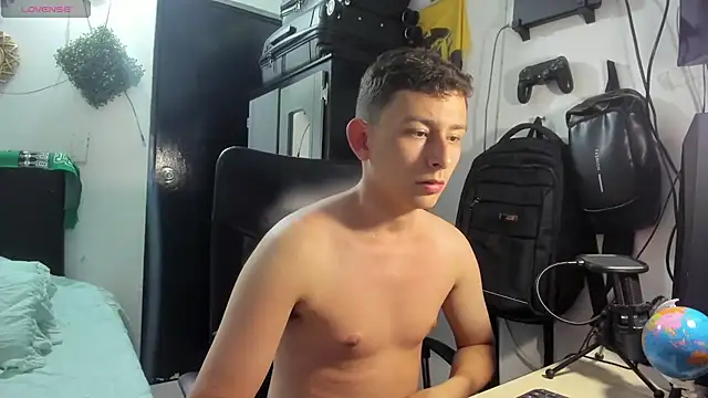 Christ_Miller3 live cam on StripChat