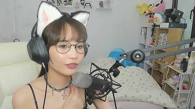Live-Webcam-Show mit NeKo-nEk0-niI - Interaktive Lovense-Toys verfügbar