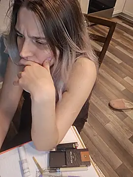 ScarletsWeb live cam on StripChat