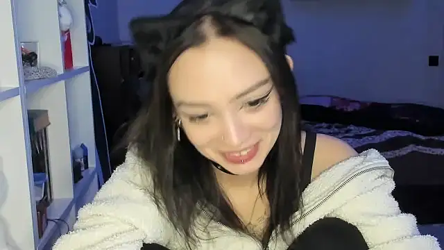 PurrYuna live cam on StripChat