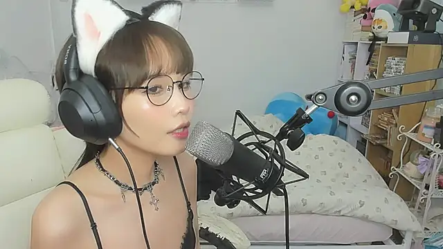 Show de webcam ao vivo com NeKo-nEk0-niI - Brinquedos Lovense interativos disponíveis