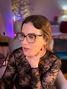 Show webcam en direct avec MaiseKnox - Jouets Lovense interactifs disponibles