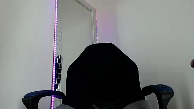 Nash_fit18 live cam on StripChat