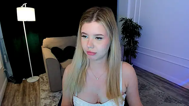 FollowLovee live cam preview