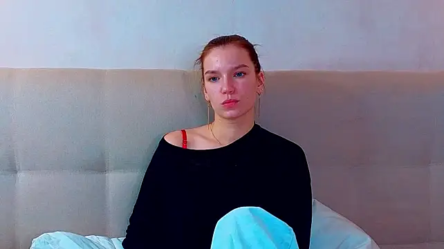KiraRomeron live cam preview