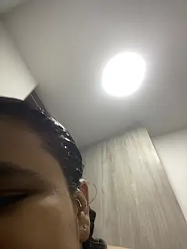 Naomi_Asasha live cam preview