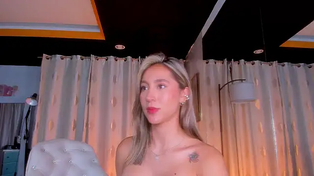 Show de webcam en vivo con Zarajener - Juguetes Lovense interactivos disponibles